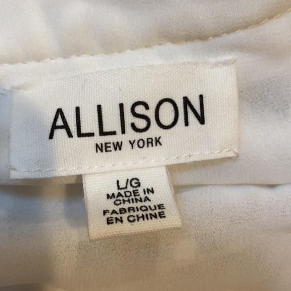 WHITE FLORAL EMBROIDERED TOP - Picture 7 of 7